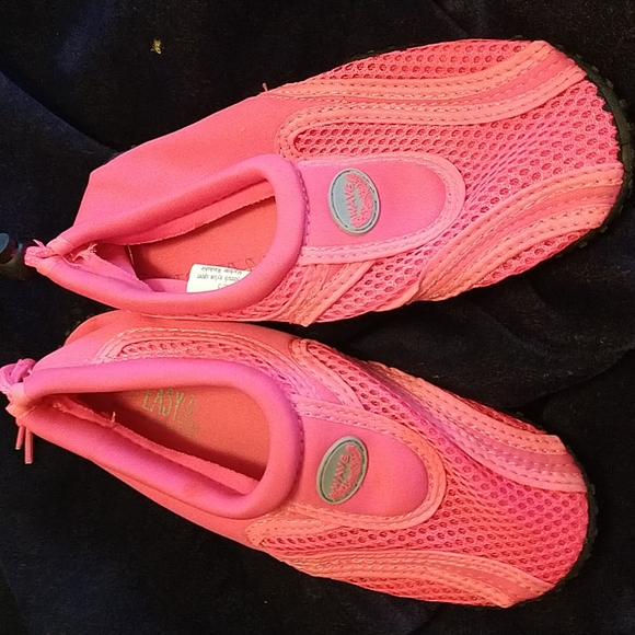 Youth water shoes - Picture 1 of 4